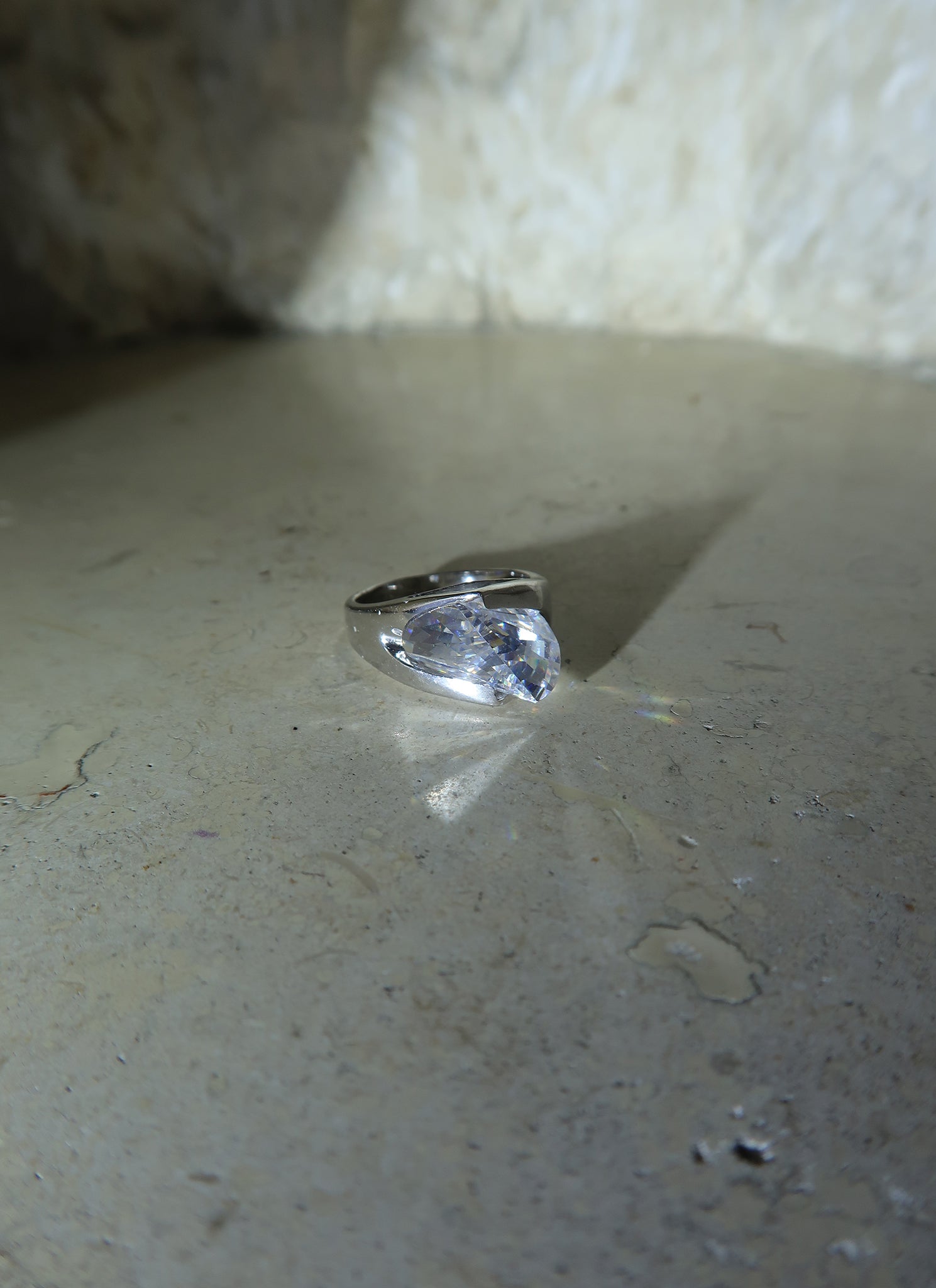 CLEAR STONE RING - LETRA