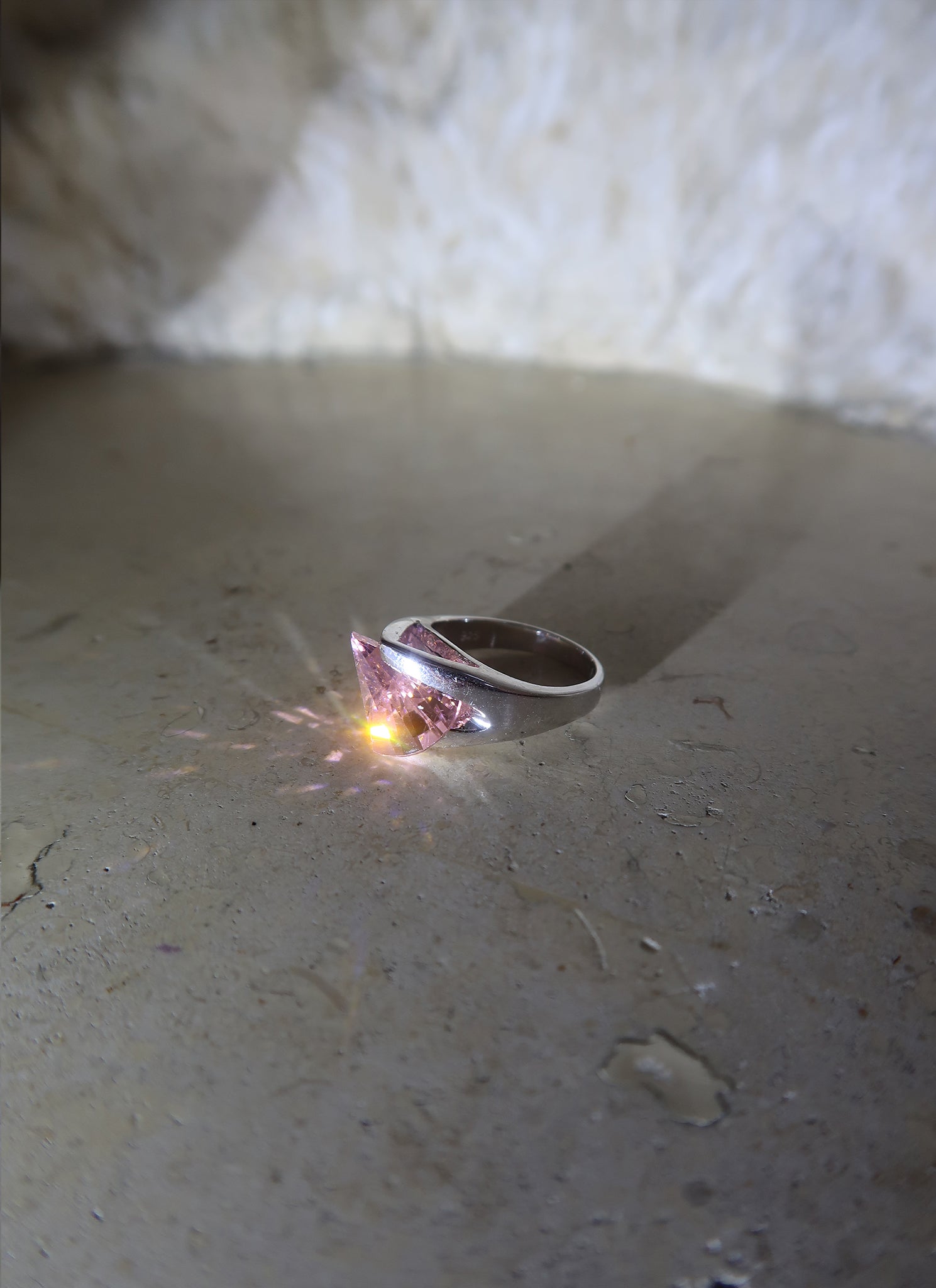 PINK STONE RING - LETRA