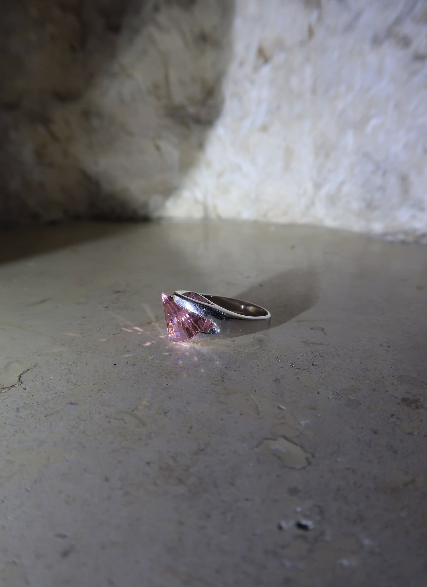 PINK STONE RING - LETRA