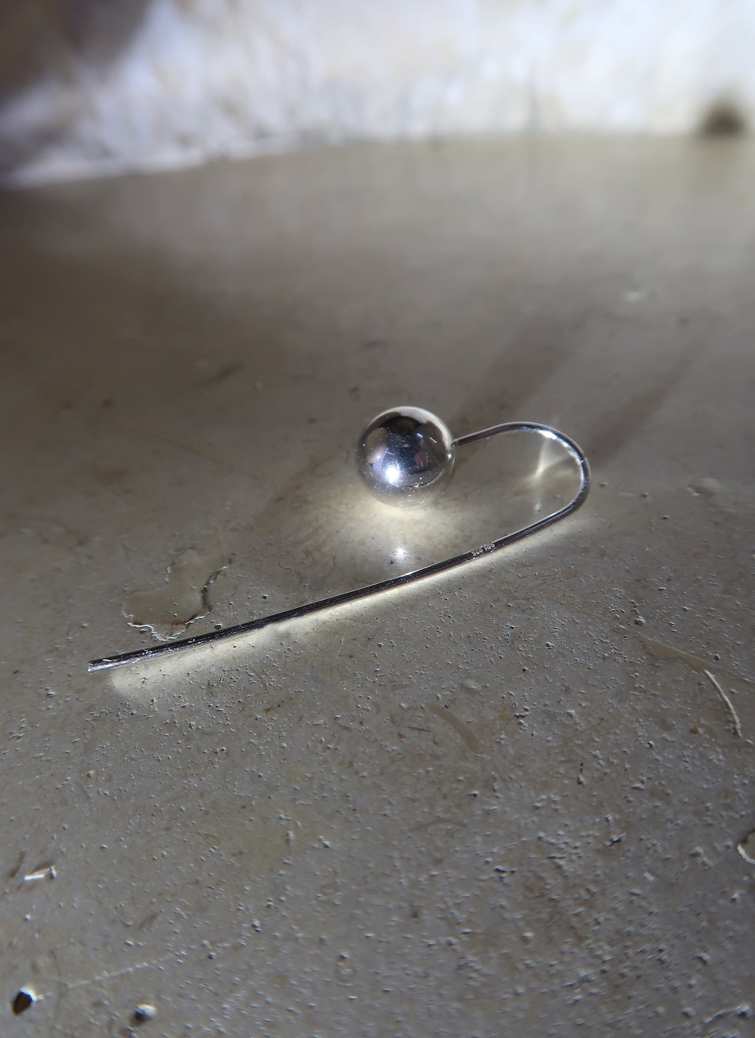 THREADER SINGLE EARRING - LETRA